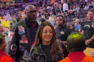 熟面孔啊奥多姆今天也到场观看了湖人vs爵士的收官战！